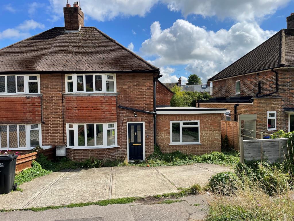Lot: 65 - SEMI-DETACHED HOUSE WITH GARDEN AND DRIVEWAY - View of front elevation and driveway